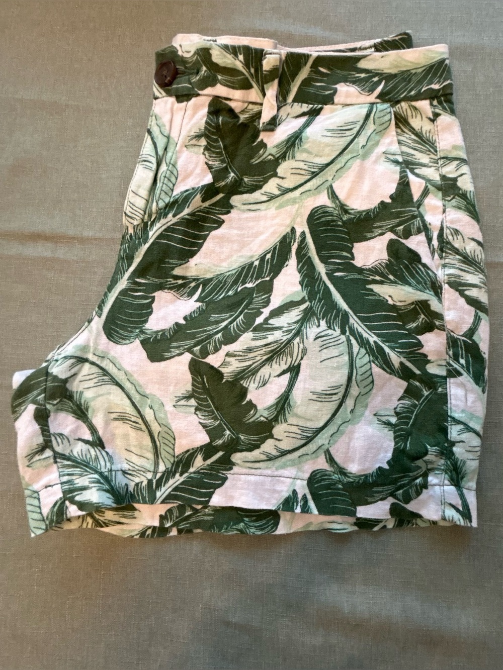 Old Navy White and Dark Green Palm-Print Women’s Shorts